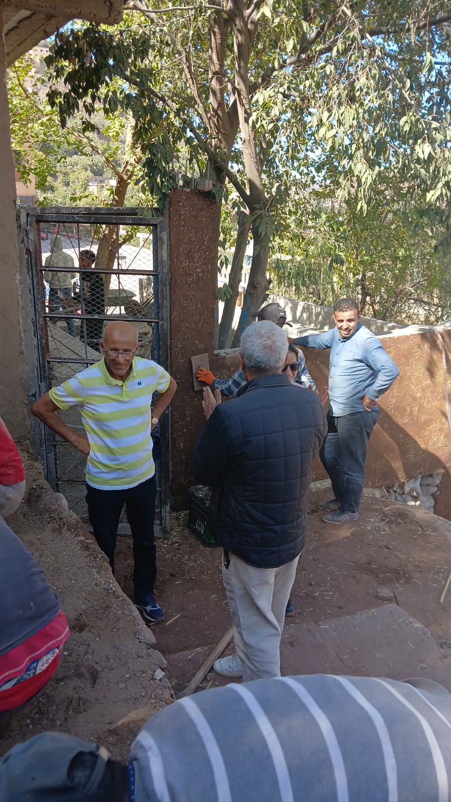 Équipe de terrain en montagne